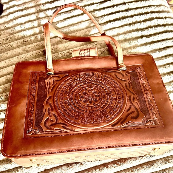Vintage Mexico hand tooled Leather handbag. - Picture 6 of 12